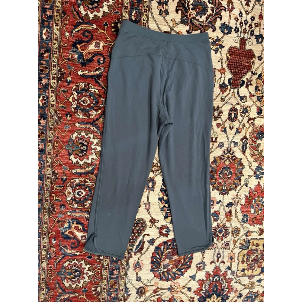 Women’s Lululemon Every Moment Pan in Sea Steel Size 8